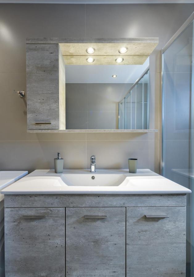Stylish 2Br Flat With Stunning Views & Prv Parking Apartman Athén Kültér fotó